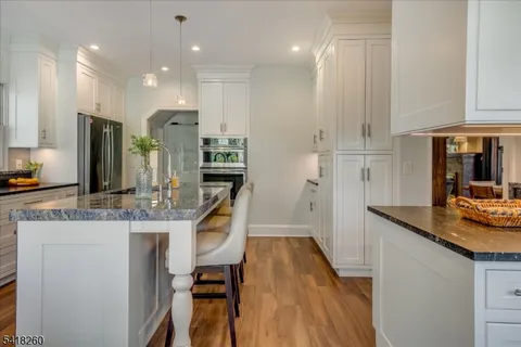 $1,995,000 | 39 Oakview Avenue, Maplewood, NJ 07040