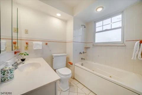 $1,995,000 | 39 Oakview Avenue, Maplewood, NJ 07040