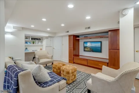 $1,995,000 | 39 Oakview Avenue, Maplewood, NJ 07040