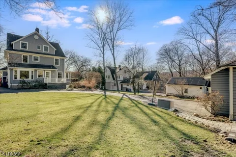 $1,995,000 | 39 Oakview Avenue, Maplewood, NJ 07040