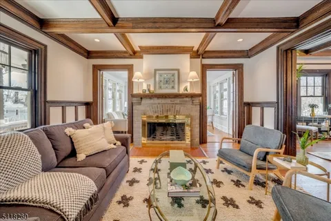 $1,995,000 | 39 Oakview Avenue, Maplewood, NJ 07040