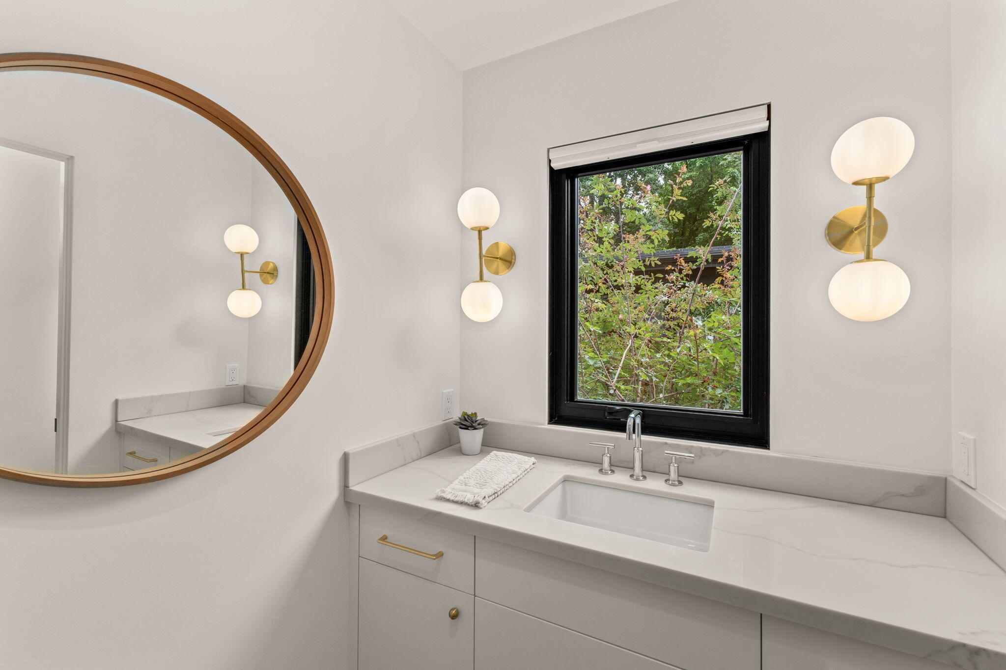 217 Canyon Road Hailey, ID 83333 - Photo 25 of 48 Guest Bathroom