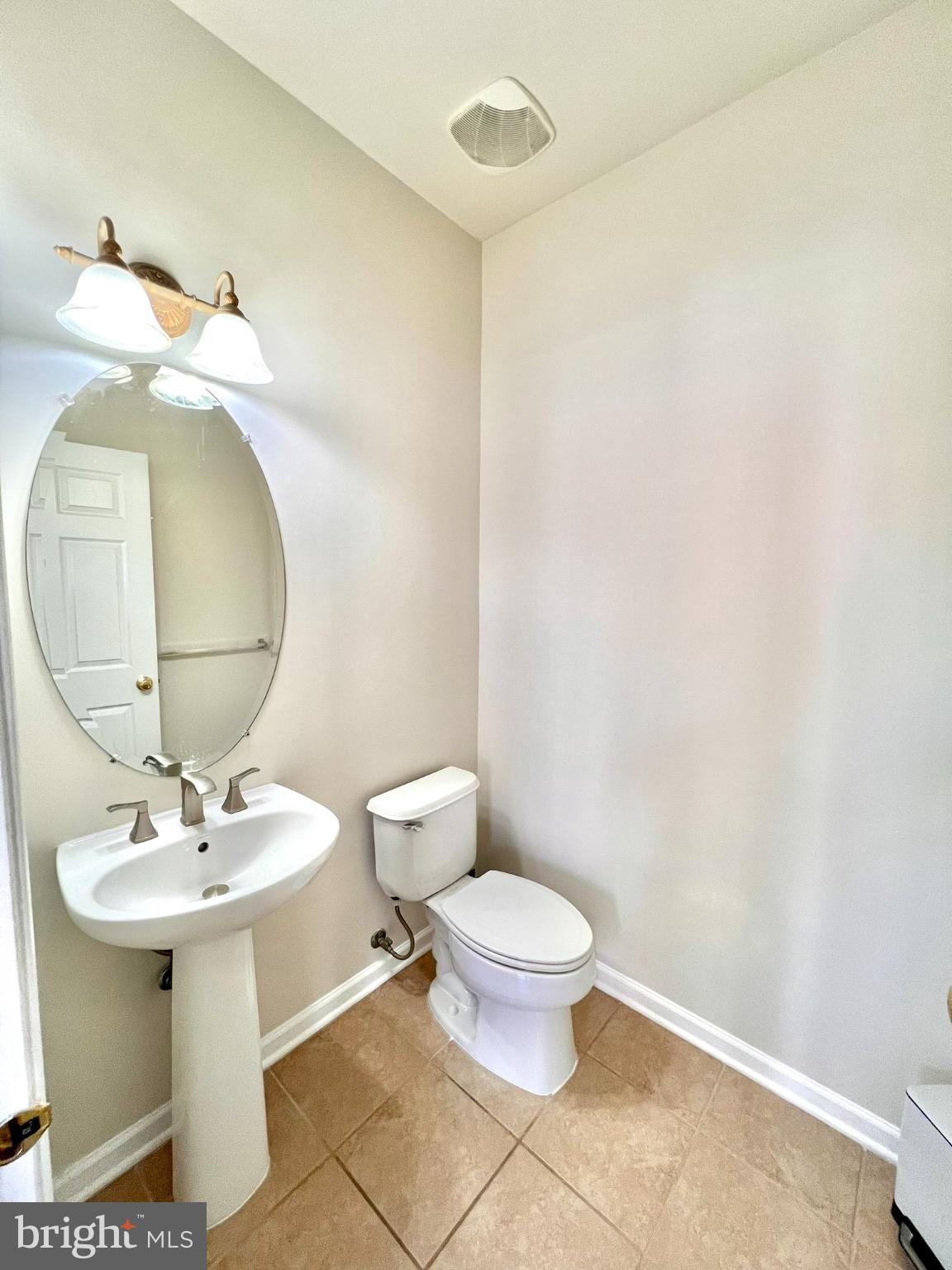 25205 Larks Terrace Chantilly, VA 20152 - Photo 15 of 28 Bright and airy half-bath retreat.