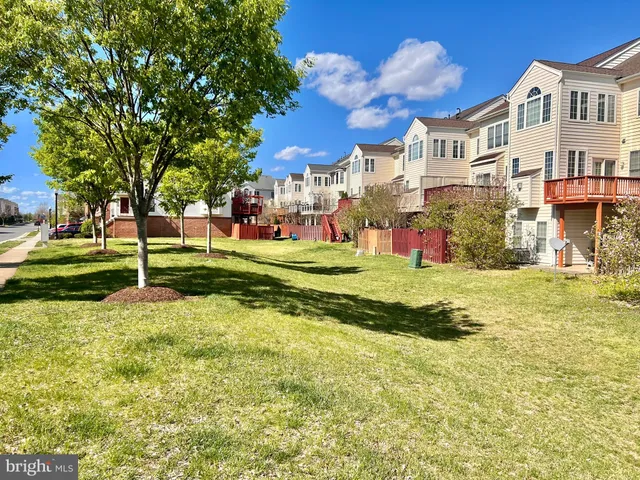 $3,350 | 25205 Larks Terrace, Chantilly, VA 20152