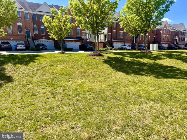 $3,350 | 25205 Larks Terrace, Chantilly, VA 20152