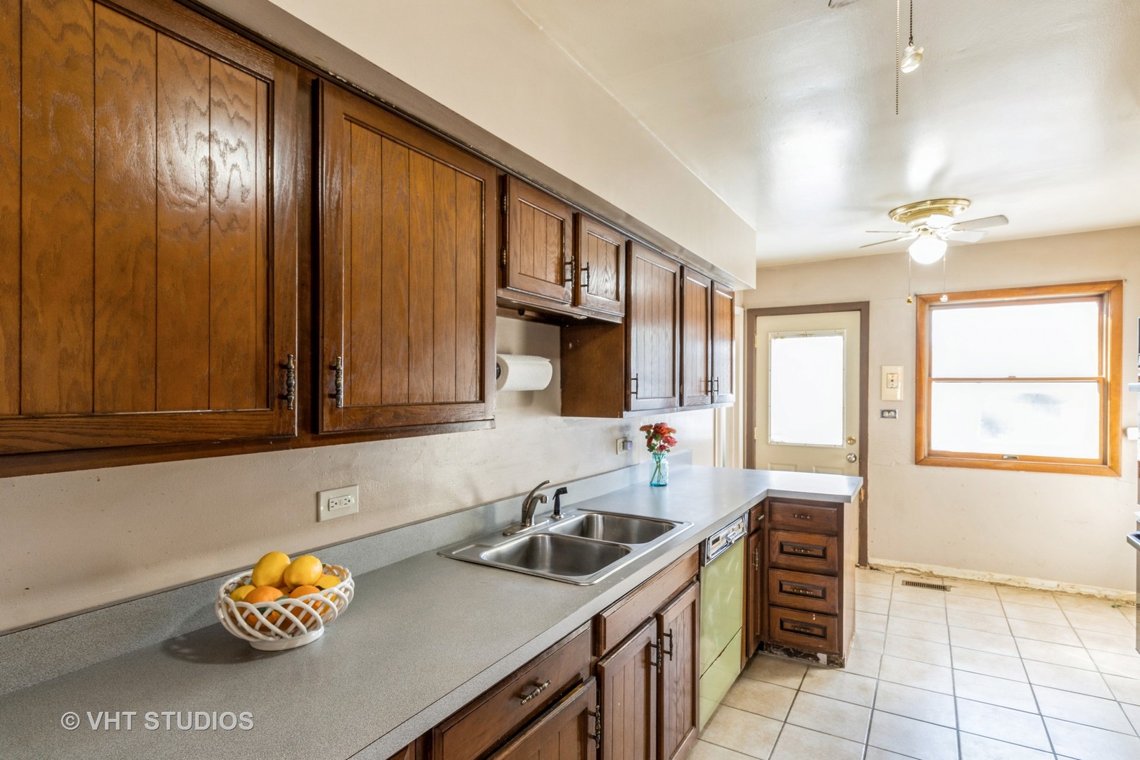 75 Carthage Lane Hoffman Estates, IL 60169 - Photo 13 of 33 a kitchen with stainless steel appliances granite countertop a sink stove and cabinets