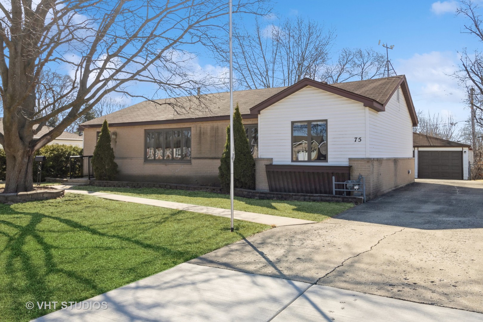 75 Carthage Lane Hoffman Estates, IL 60169 - Photo 2 of 33 a house view with a outdoor space