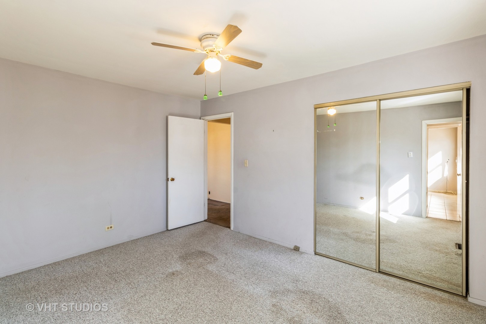 75 Carthage Lane Hoffman Estates, IL 60169 - Photo 21 of 33 an empty room with a bathroom
