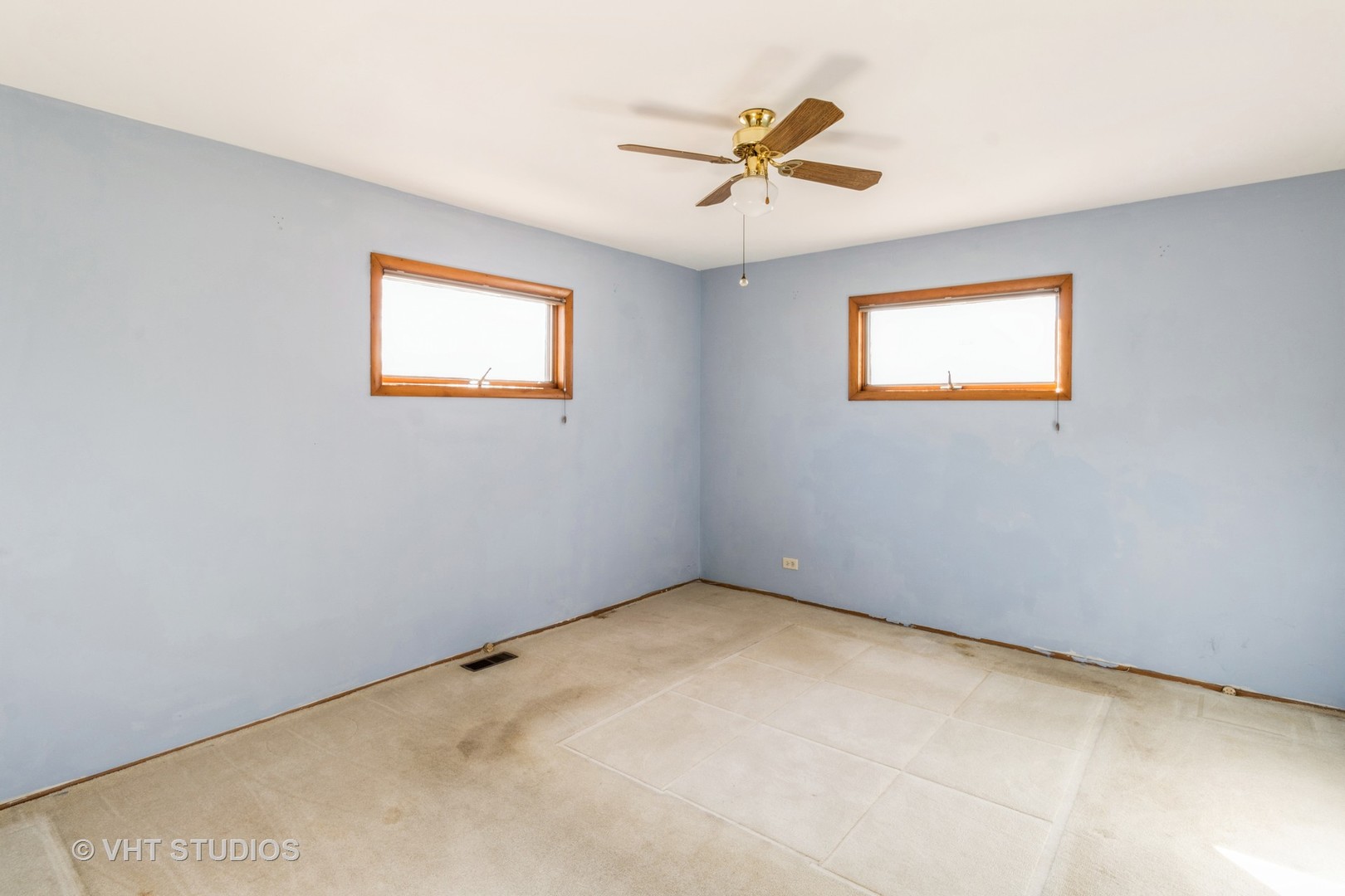 75 Carthage Lane Hoffman Estates, IL 60169 - Photo 24 of 33 an empty room with a window and a ceiling fan