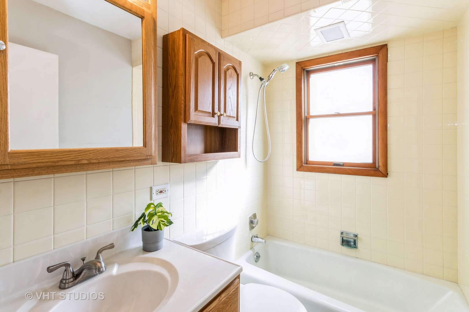 75 Carthage Lane Hoffman Estates, IL 60169 - Photo 29 of 33 a bathroom with a granite countertop sink and a bathtub