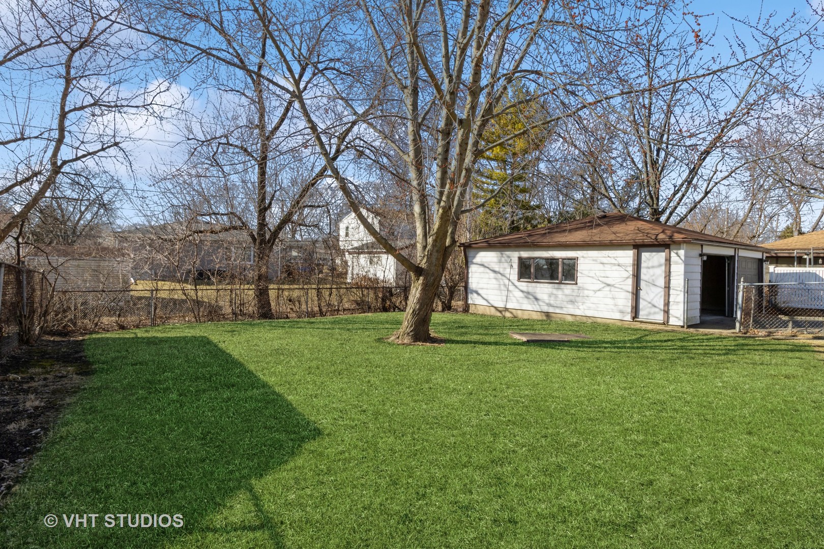75 Carthage Lane Hoffman Estates, IL 60169 - Photo 32 of 33 a front view of a house with a garden