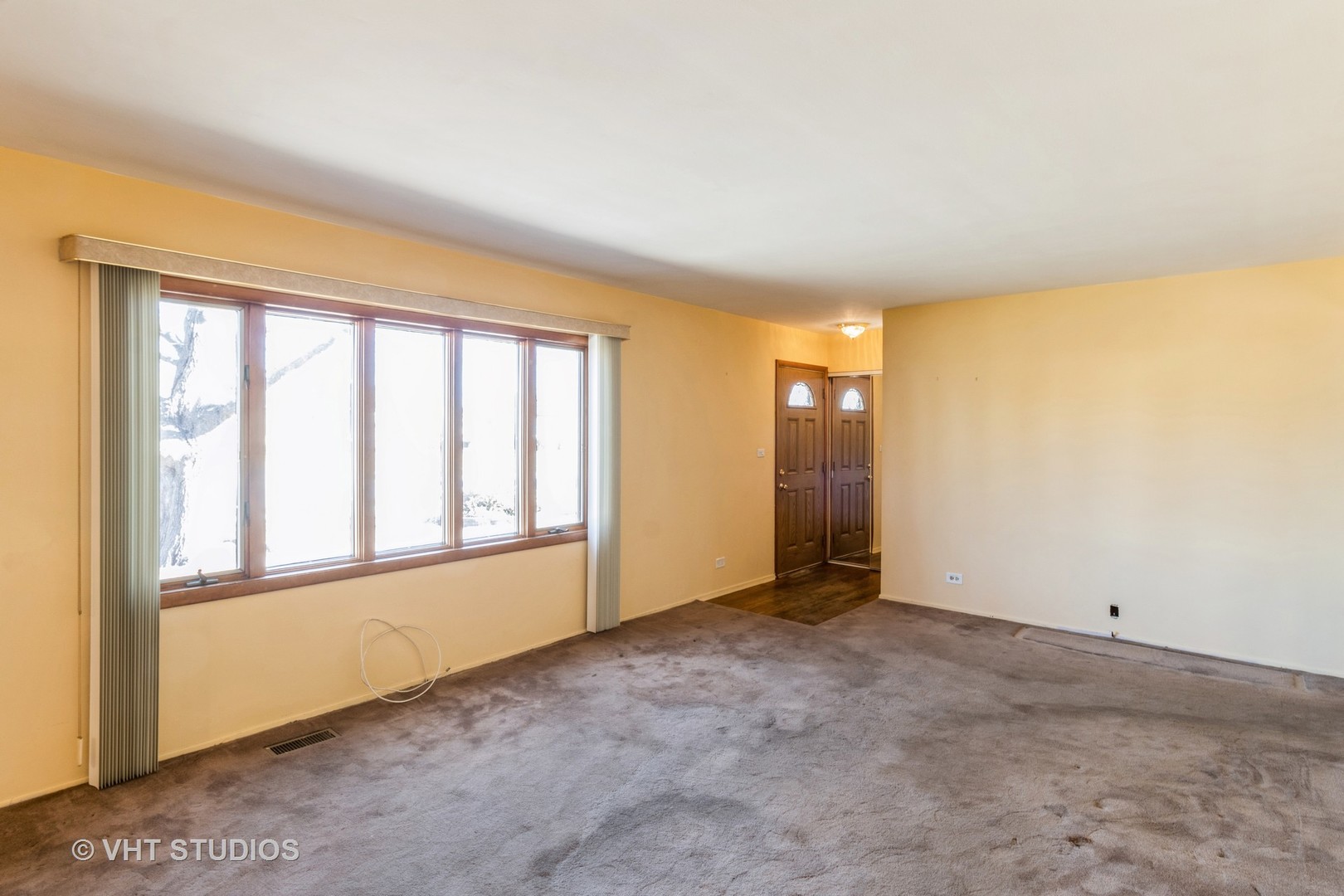 75 Carthage Lane Hoffman Estates, IL 60169 - Photo 7 of 33 an empty room with windows