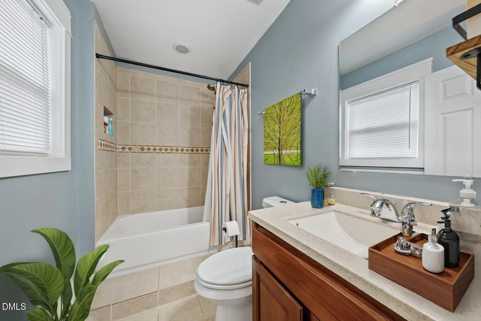 806 South Roxboro Street Durham, NC 27707 - Photo 7 of 23 DSC04426-(1) - Bathroom - Standard - 4