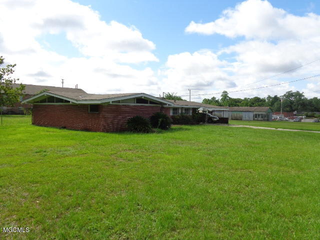 317 Debuys Road Gulfport, MS 39507 - Photo 4 of 24 002