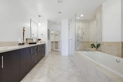 $1,290,000 | 402 Rockefeller, Unit 406, Irvine, CA 92612