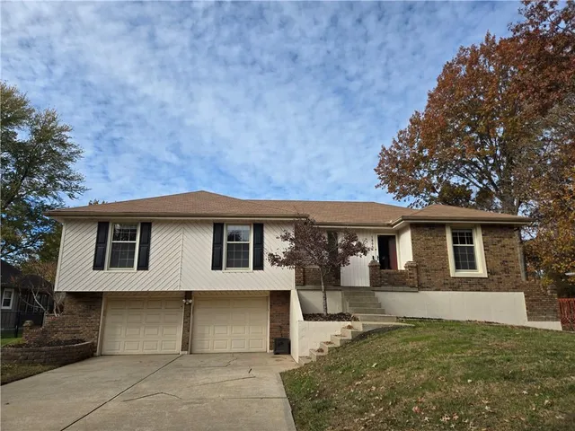 $304,000 | 1805 Southwest 14th Street, Blue Springs, MO 64015