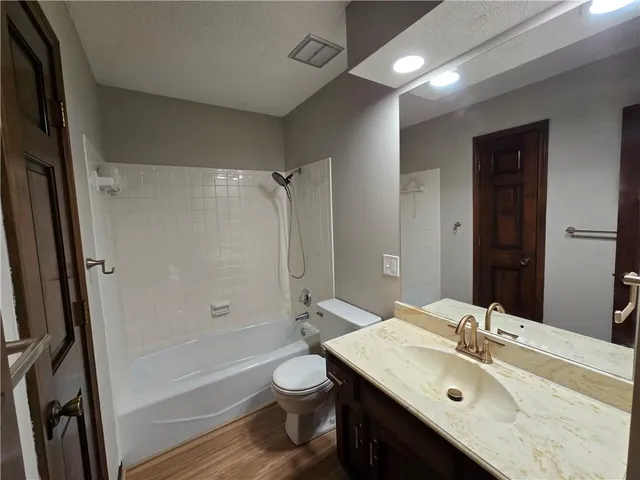 $304,000 | 1805 Southwest 14th Street, Blue Springs, MO 64015