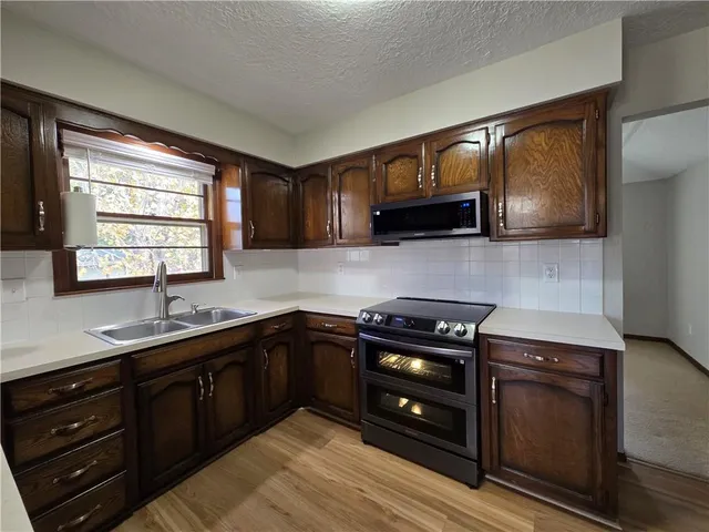 $304,000 | 1805 Southwest 14th Street, Blue Springs, MO 64015