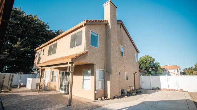 a view of a house with a backyard