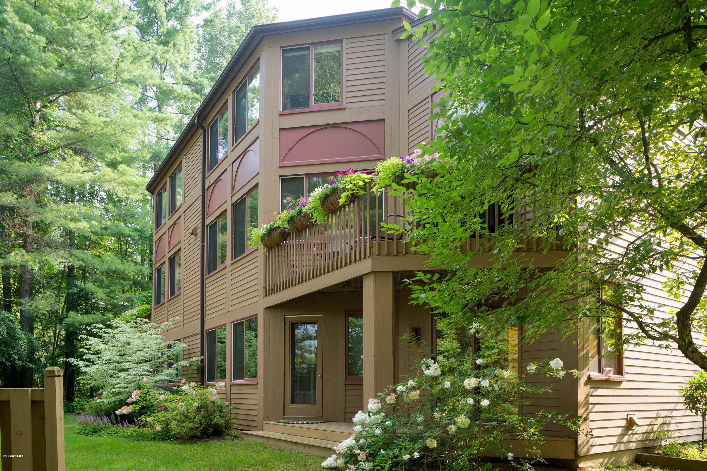 23 Hawthorne Road, Unit 14B Stockbridge, MA 01262 - Photo 13 of 20 23-Hawthorne-Rd-14B-101