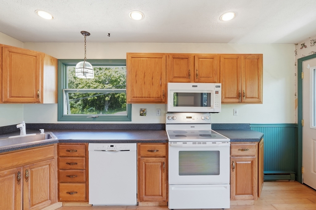 66 Pierce Road West Brookfield, MA 01585 - Photo 5 of 33