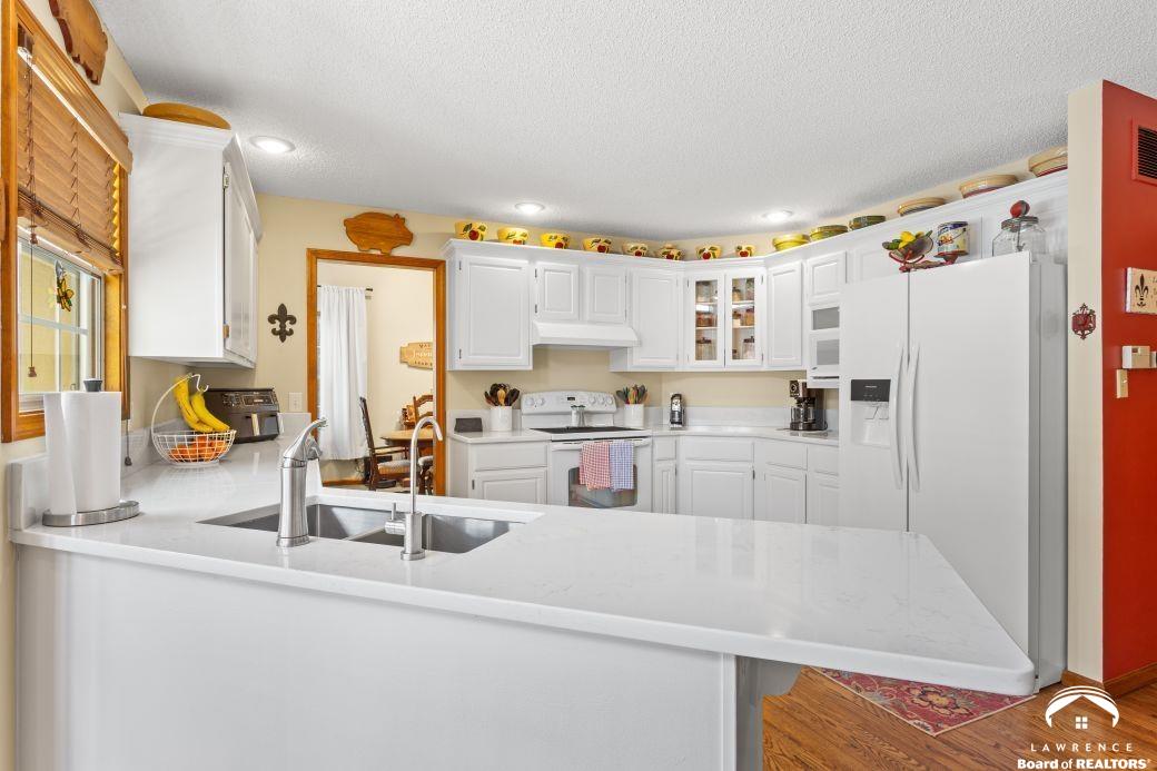 3308 Southeast Peck Road Topeka, KS 66605 - Photo 11 of 32