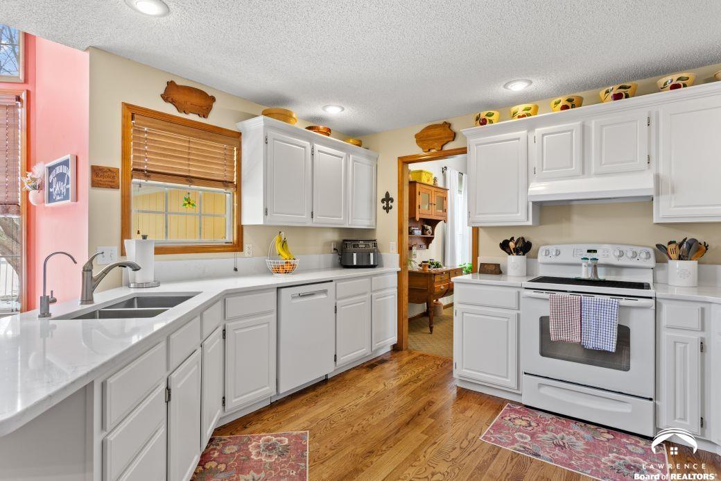 3308 Southeast Peck Road Topeka, KS 66605 - Photo 12 of 32