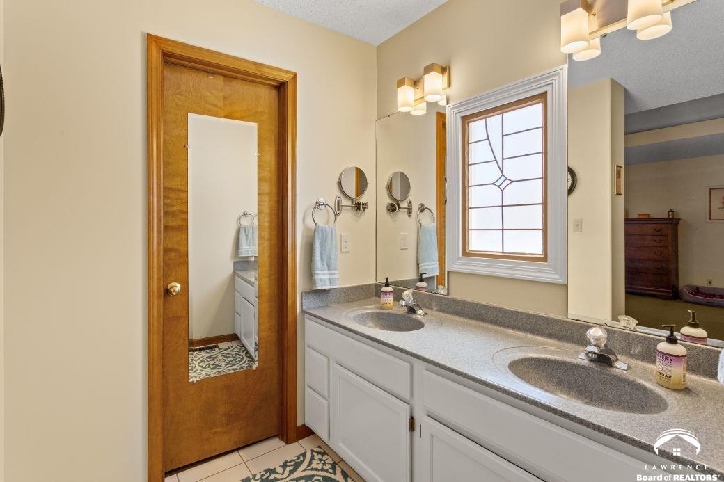 3308 Southeast Peck Road Topeka, KS 66605 - Photo 19 of 32