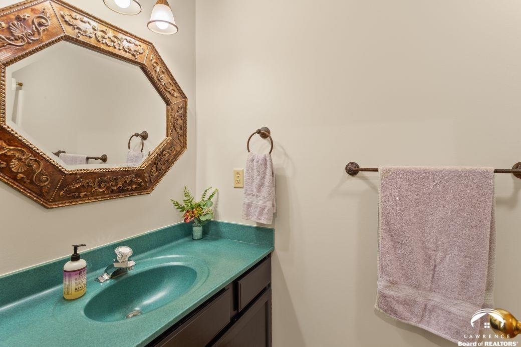 3308 Southeast Peck Road Topeka, KS 66605 - Photo 23 of 32