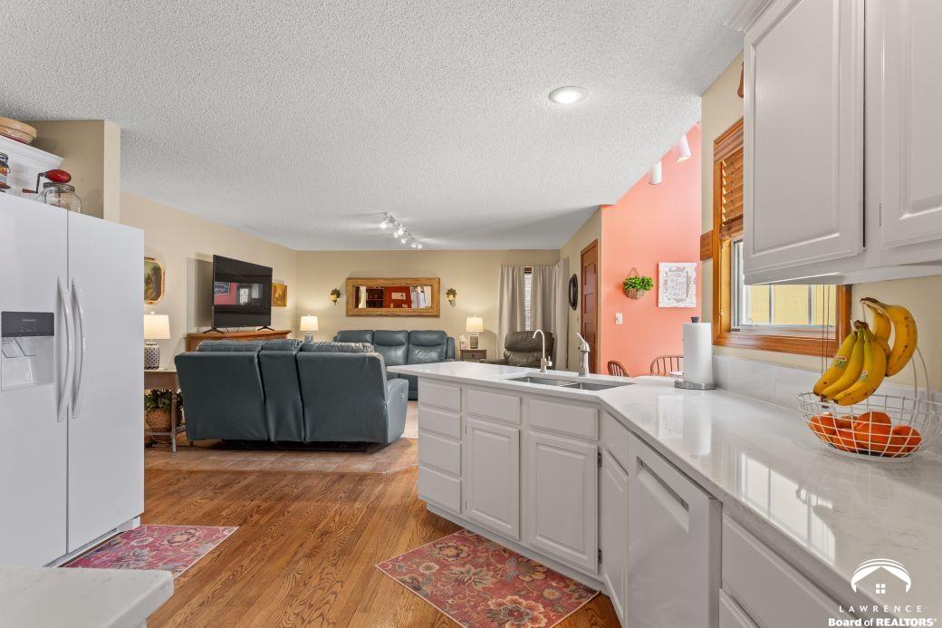 3308 Southeast Peck Road Topeka, KS 66605 - Photo 9 of 32