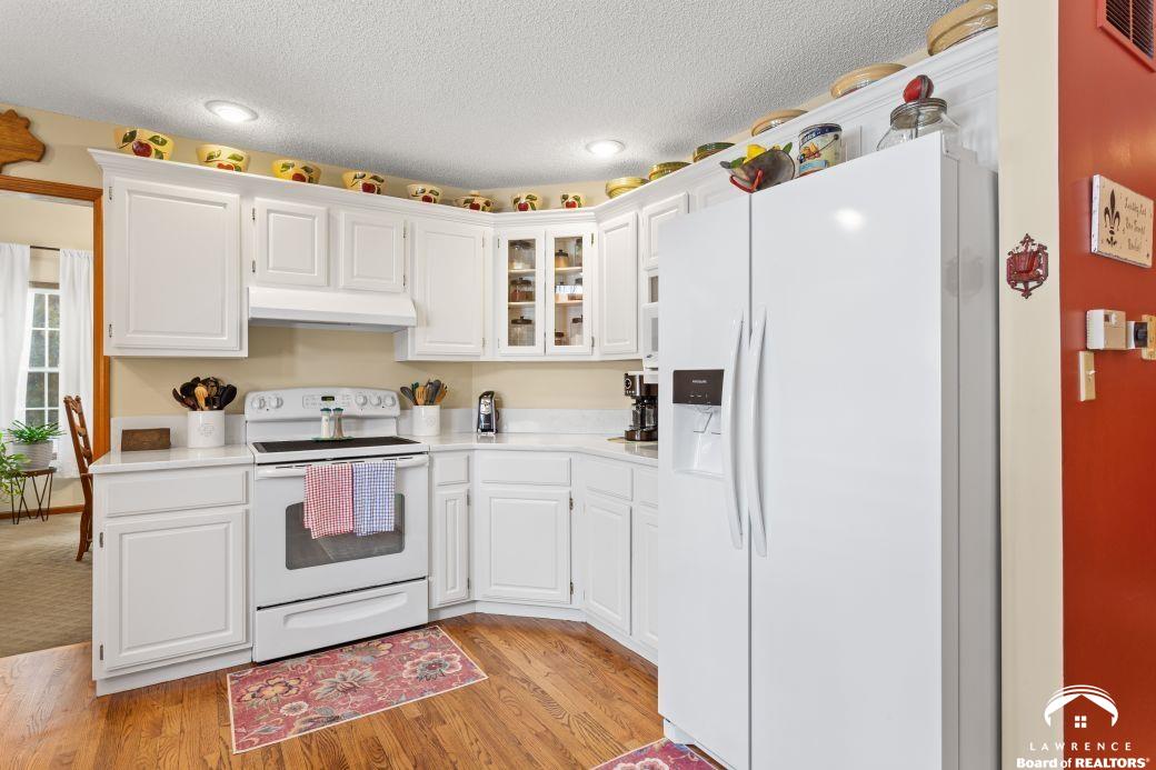 3308 Southeast Peck Road Topeka, KS 66605 - Photo 10 of 32