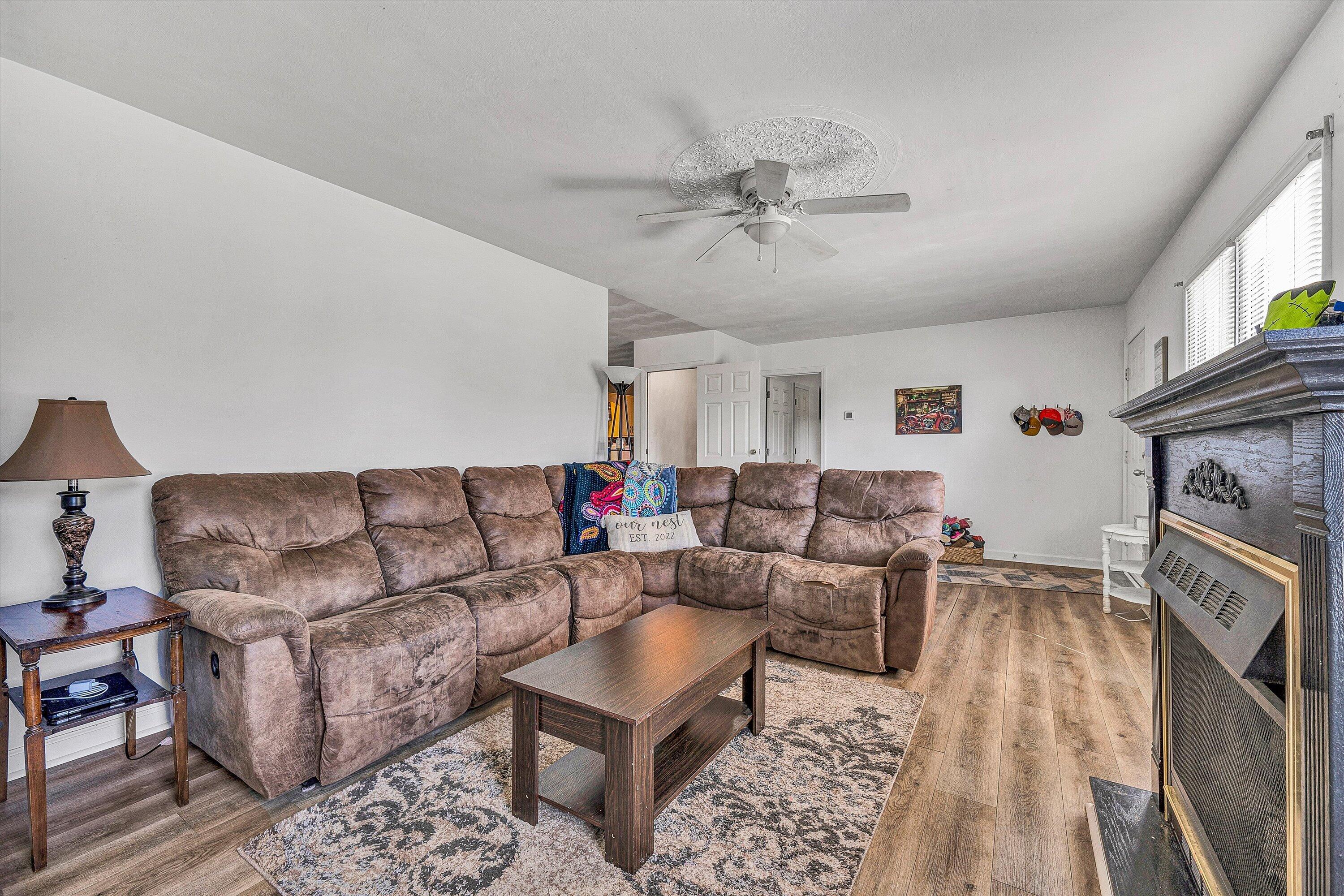 333 Farmington Road Hardy, VA 24101 - Photo 11 of 44 Family Room