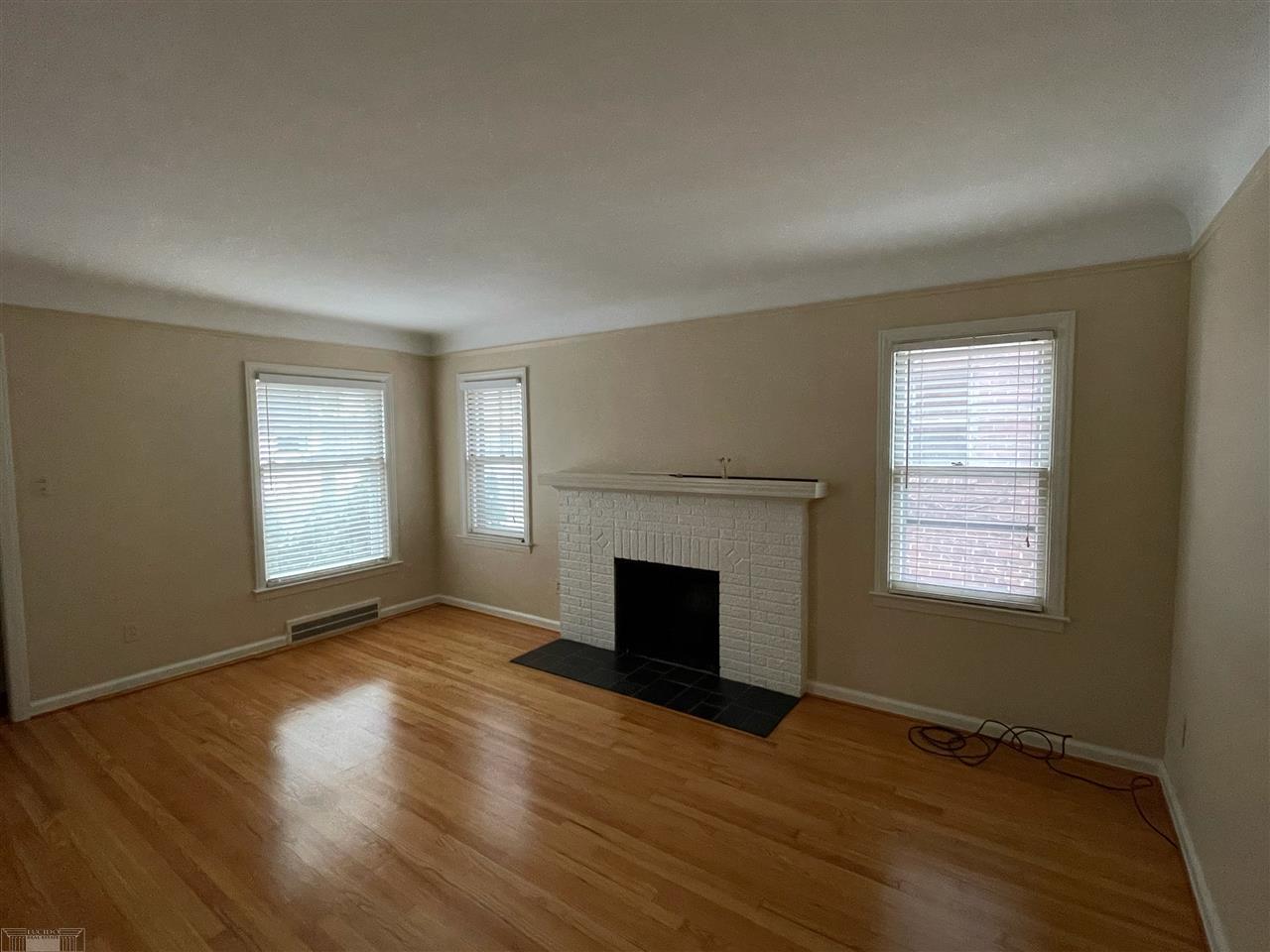 1386 Hampton Road Grosse Pointe Woods, MI 48236 - Photo 9 of 14