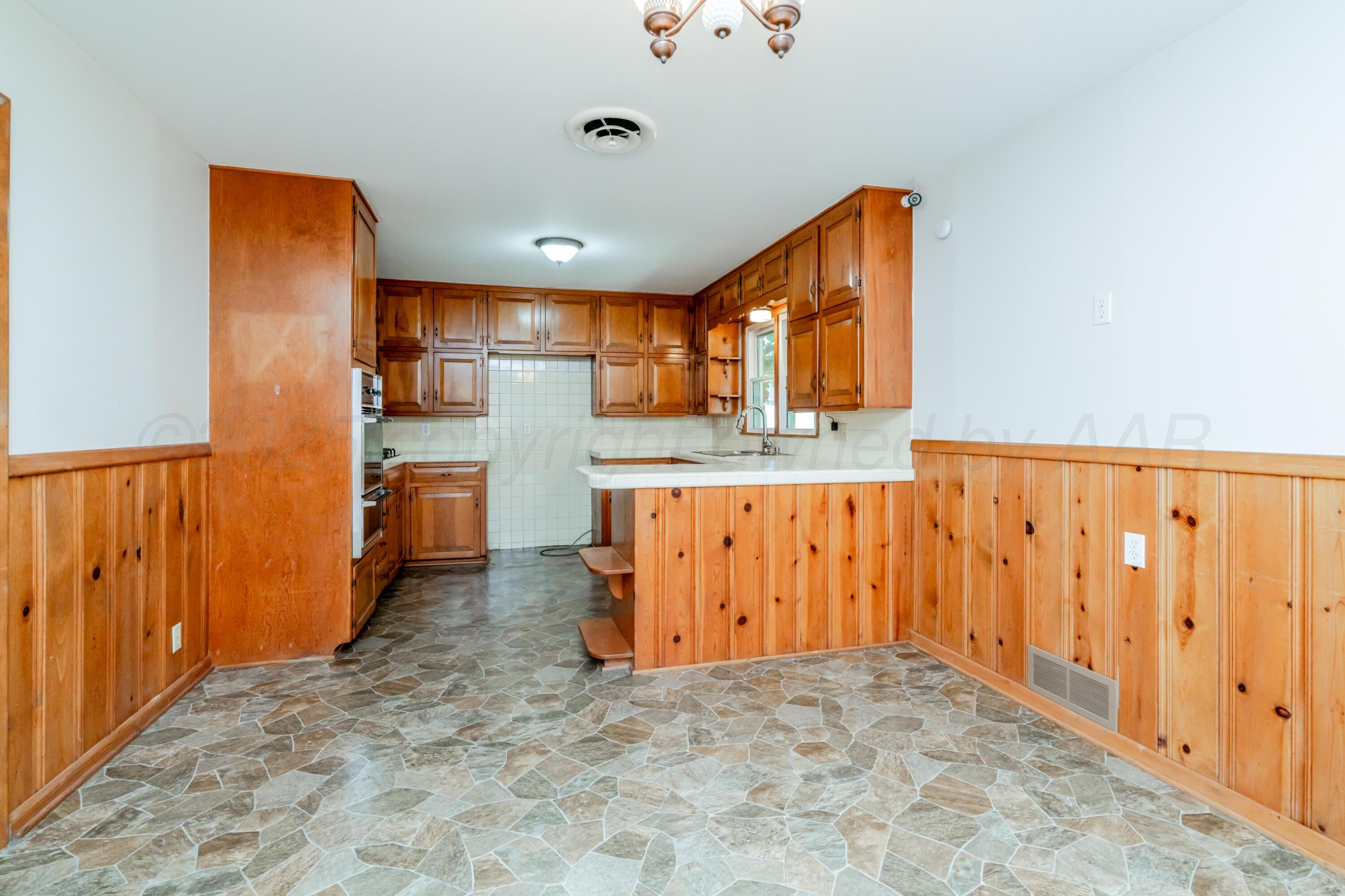 4721 Cherokee Trail Amarillo, TX 79109 - Photo 14 of 42 a view of kitchen with wooden floor