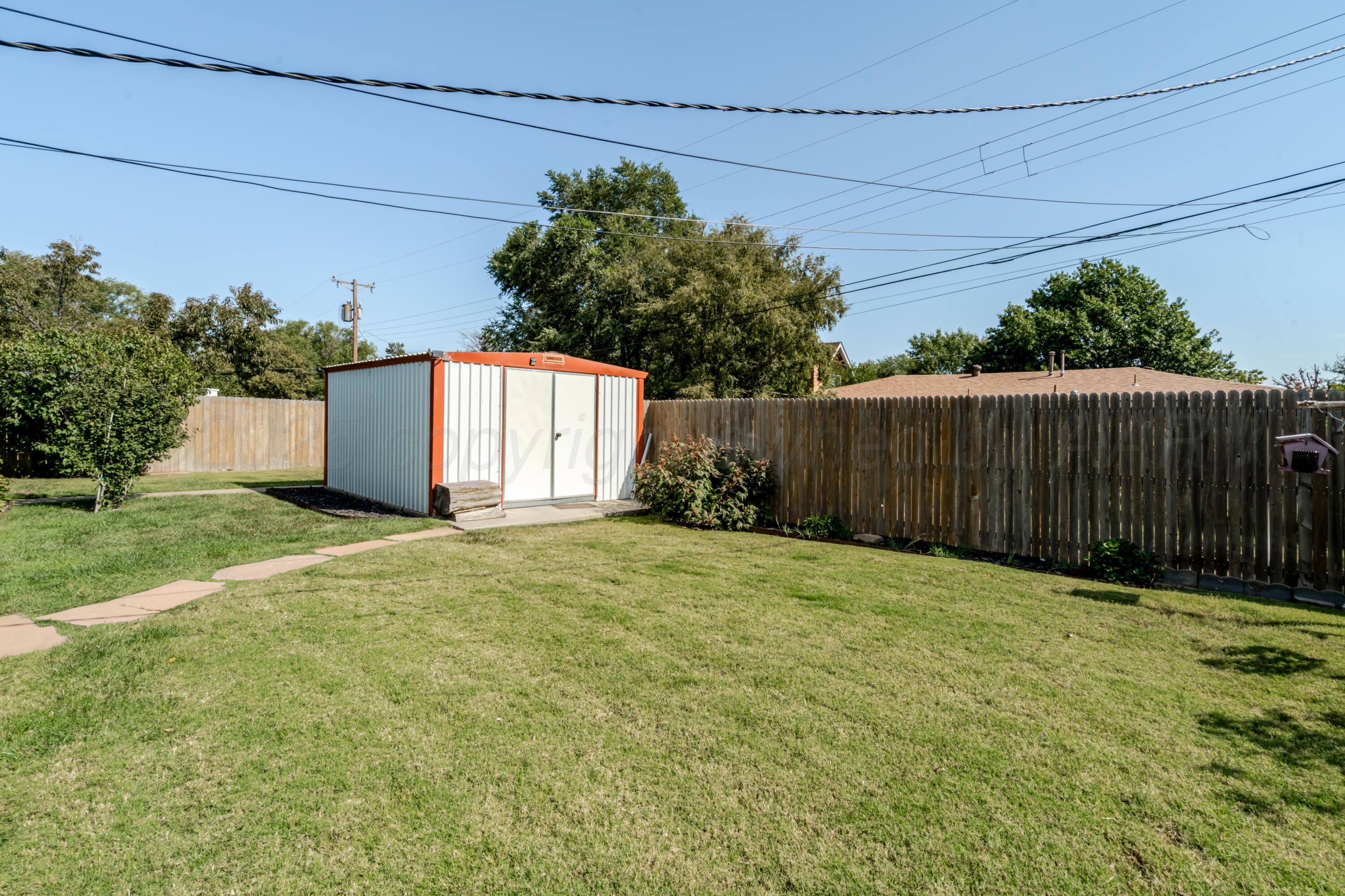 4721 Cherokee Trail Amarillo, TX 79109 - Photo 40 of 42 a view of a backyard