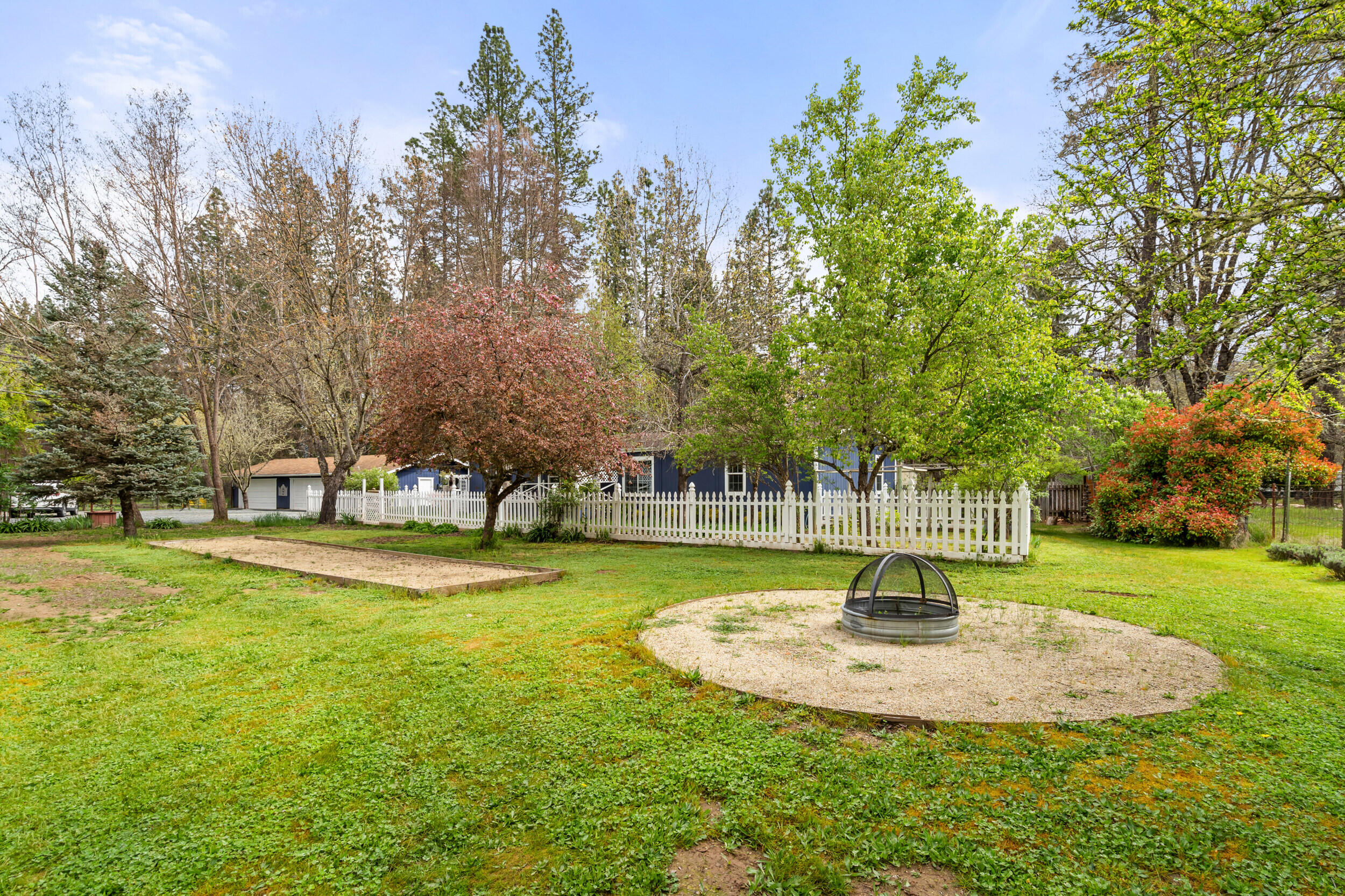 315 Queens Branch Road Rogue River, OR 97537 - Photo 30 of 42 Fire Pit & Bocce Ball