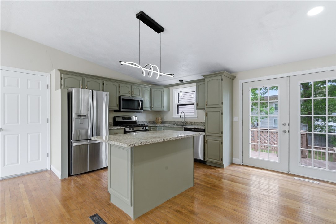 20 Killey Avenue Warwick, RI 02889 - Photo 2 of 36