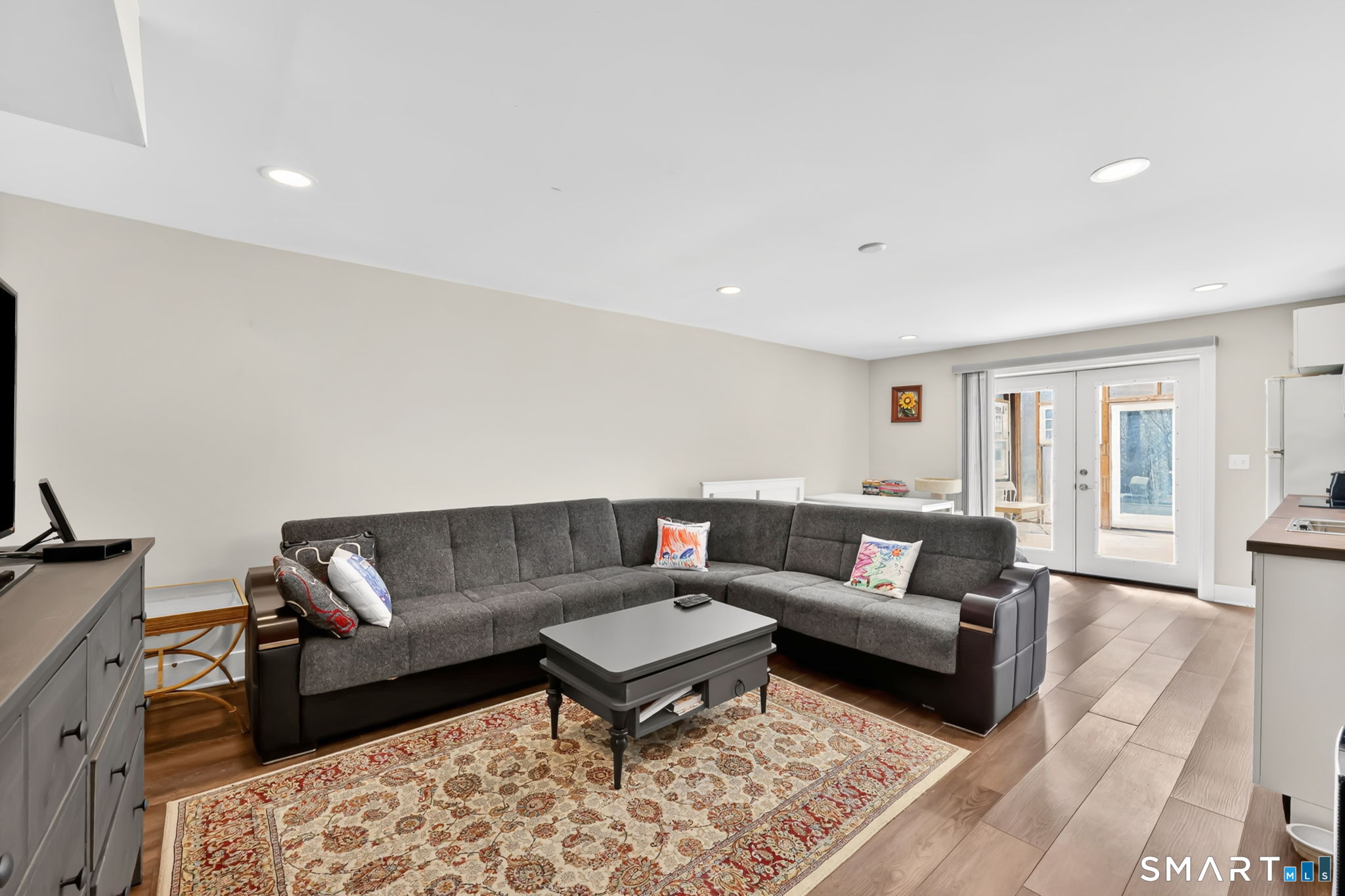 800 Gaylord Mountain Road Hamden, CT 06518 - Photo 31 of 40 a living room with furniture and a couch