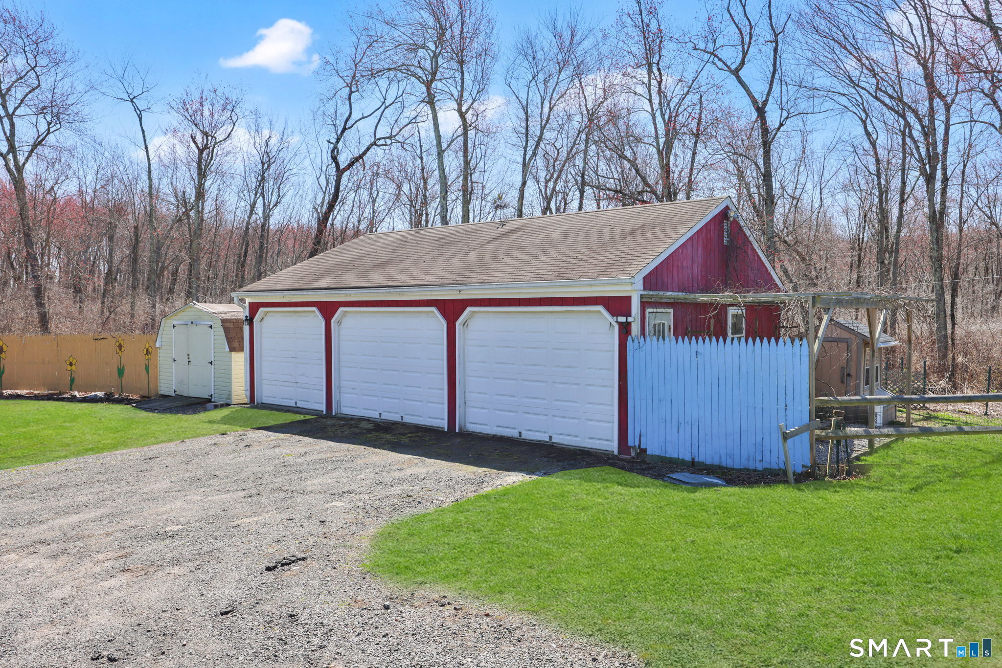 800 Gaylord Mountain Road Hamden, CT 06518 - Photo 5 of 40 a view of a house with a yard