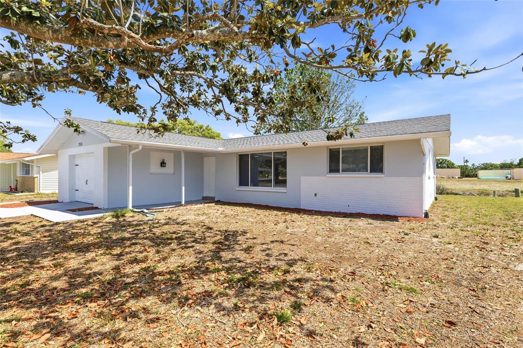 7526 Pineapple Lane Port Richey, FL 34668 - Photo 3 of 40