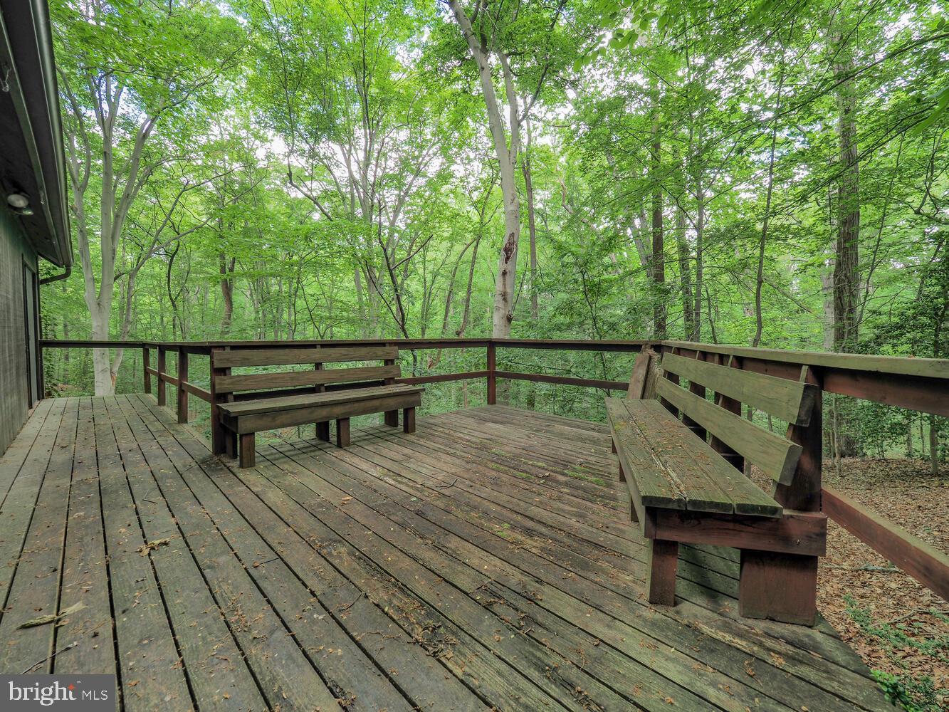 524 Ridge Road Annapolis, MD 21401 - Photo 15 of 58 Large deck w/ built in benches