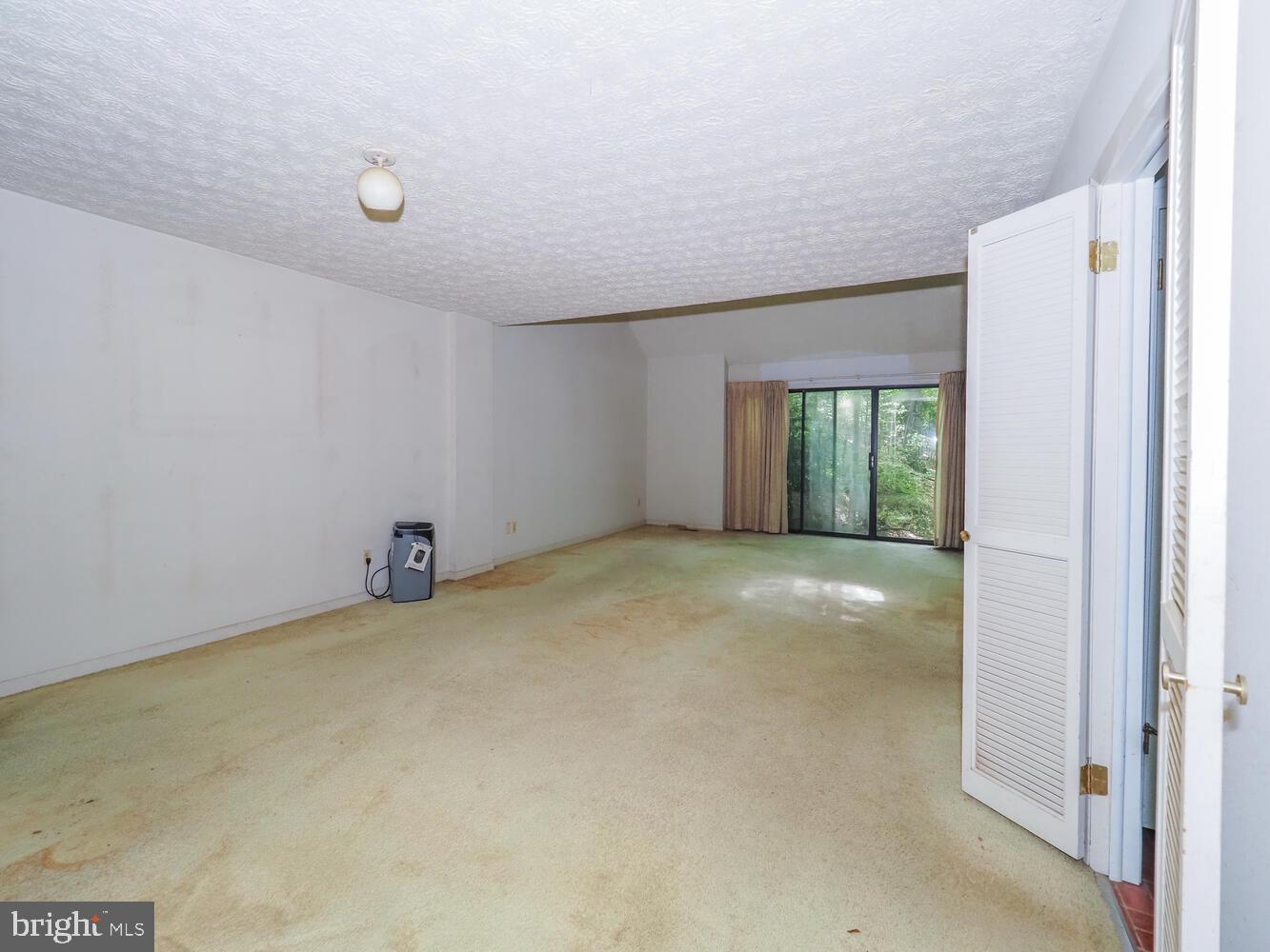 524 Ridge Road Annapolis, MD 21401 - Photo 21 of 58 a view of an empty room with a window