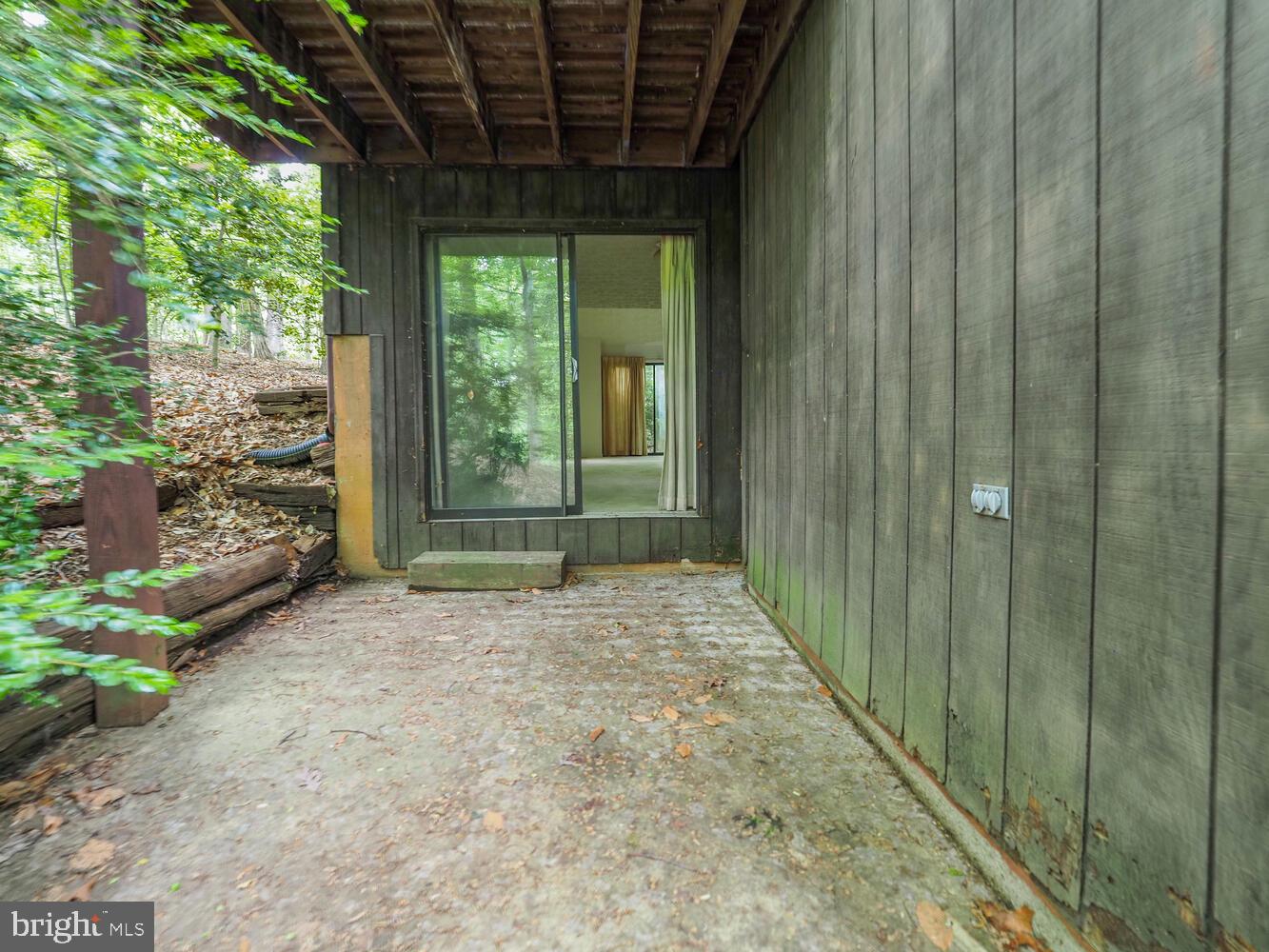 524 Ridge Road Annapolis, MD 21401 - Photo 25 of 58 a view of a porch with backyard