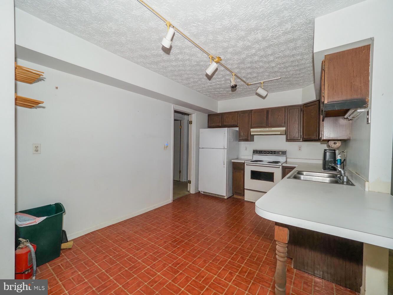 524 Ridge Road Annapolis, MD 21401 - Photo 7 of 58