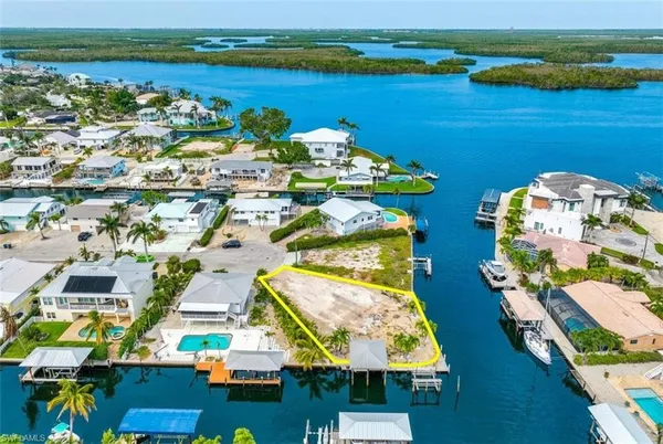$1,380,000 | 18 Avenida Carita, Fort Myers Beach, FL 33931