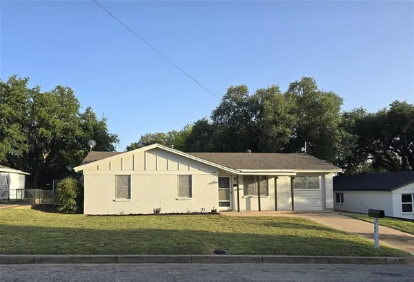 $1,999 | 604 East 4th Street, Weatherford, TX 76086