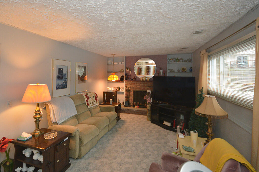 1806 West Kilgore Road Kalamazoo, MI 49008 - Photo 8 of 28 1806wKilgore_11