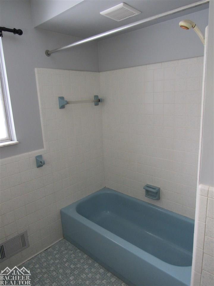 7486 Arnold Road Marine City, MI 48039 - Photo 10 of 25 Bathtub/Shower