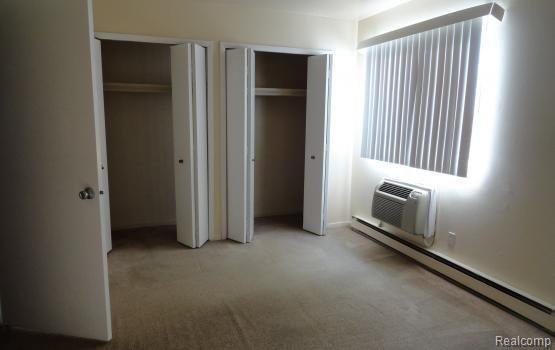 5685 Pontiac Lake Road, Unit 3 Waterford, MI 48327 - Photo 6 of 8
