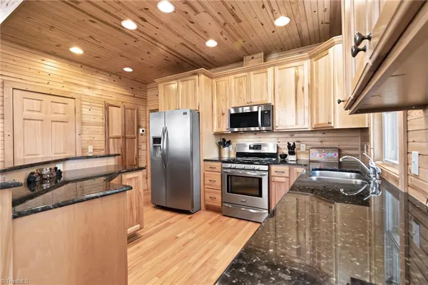 $578,000 | 658 Green Point Lane, Boomer, NC 28606